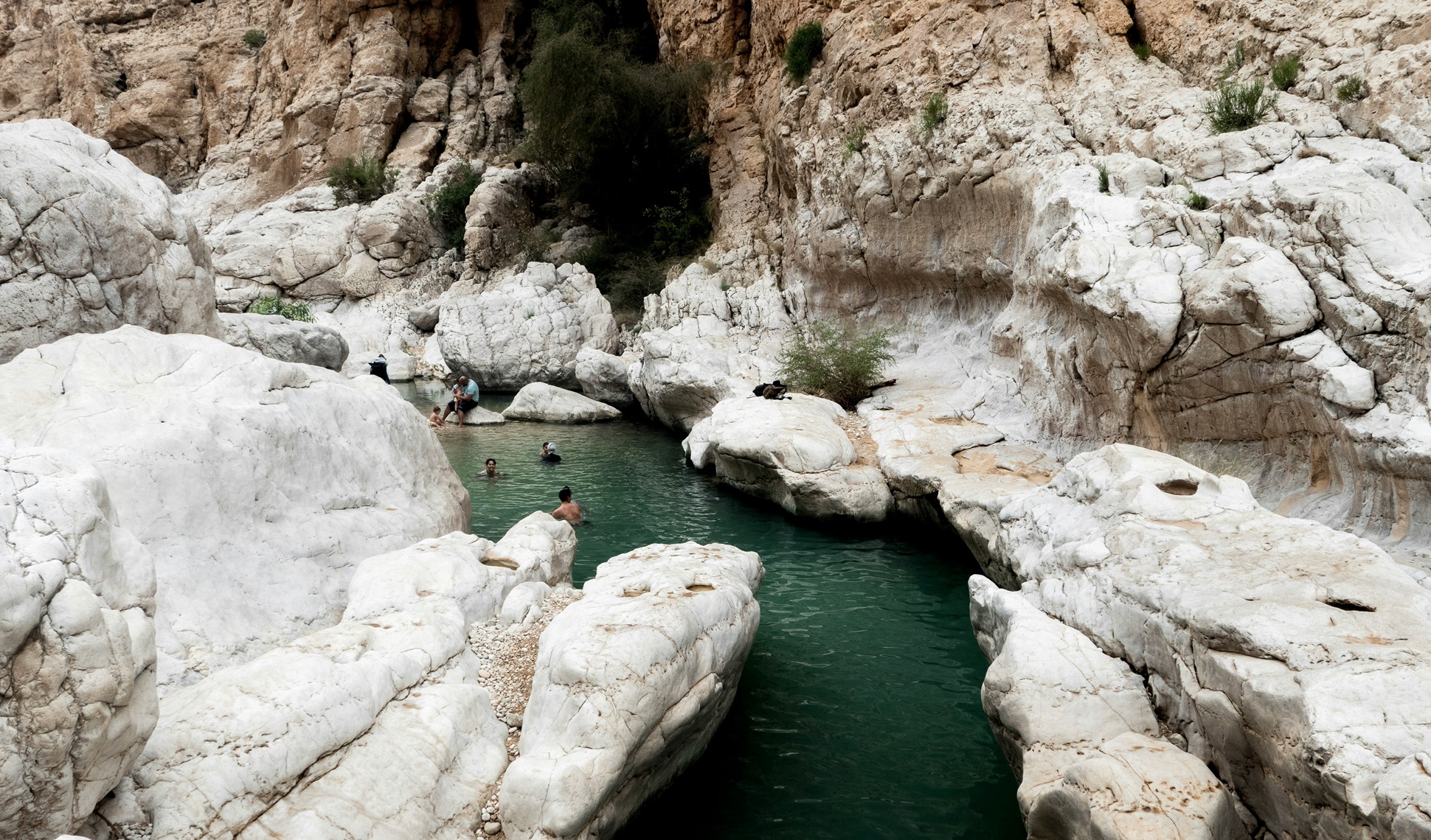 Wadi Bani Khalid | #Oman #viaggigiovani Wadi Bani Khalid | Arisa S. on Unsplash | Viaggigiovani.it