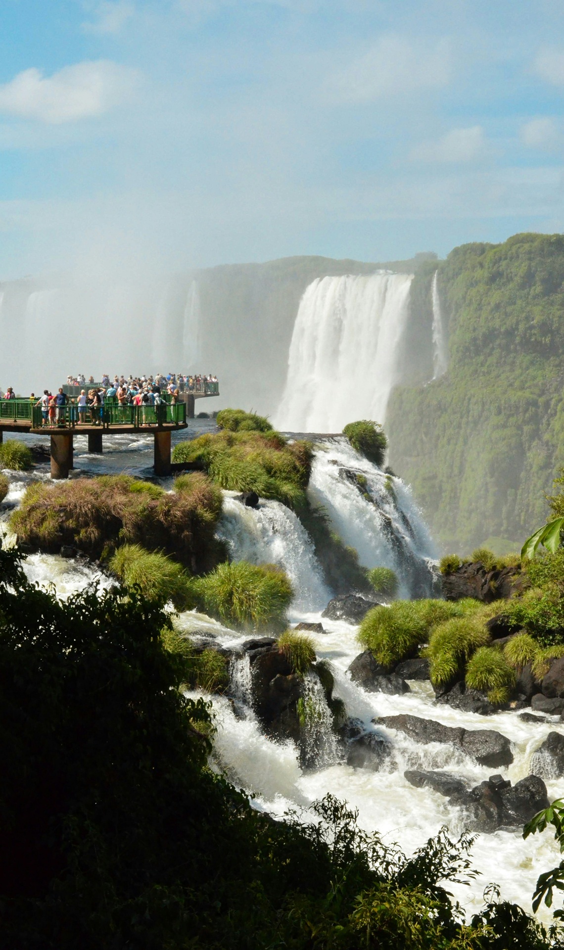 Passerella Cascate dell'Iguazú | #Argentina #Brasile #viaggigiovani Passerella Cascate dell'Iguazú | Cascate Iguazú | Christhian Gruhn on Unsplash | Viaggigiovani.it
