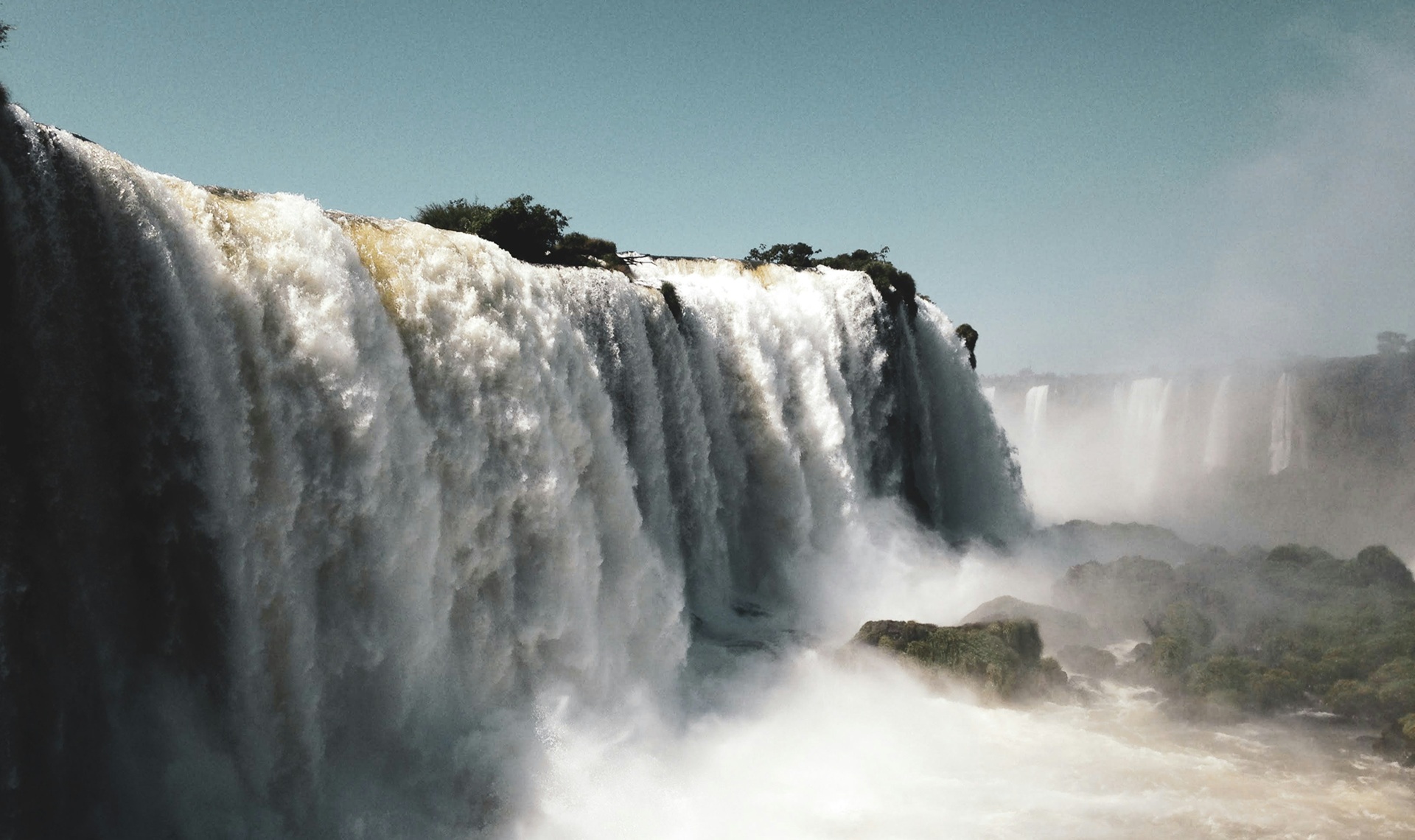 Salto Floriano | #Argentina #Brasile #viaggigiovani Salto Floriano | Cascate Iguazú | Christhian Gruhn on Unsplash | Viaggigiovani.it