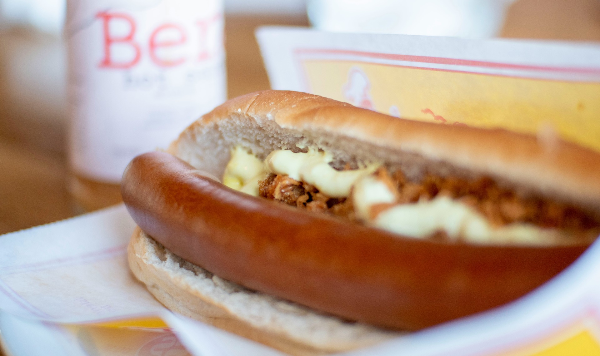 Hot Dog islandese | #Islanda #viaggigiovani Hot Dog islandese | Cibo Tipico Islanda | Andy Wang on Unsplash | Viaggigiovani.it