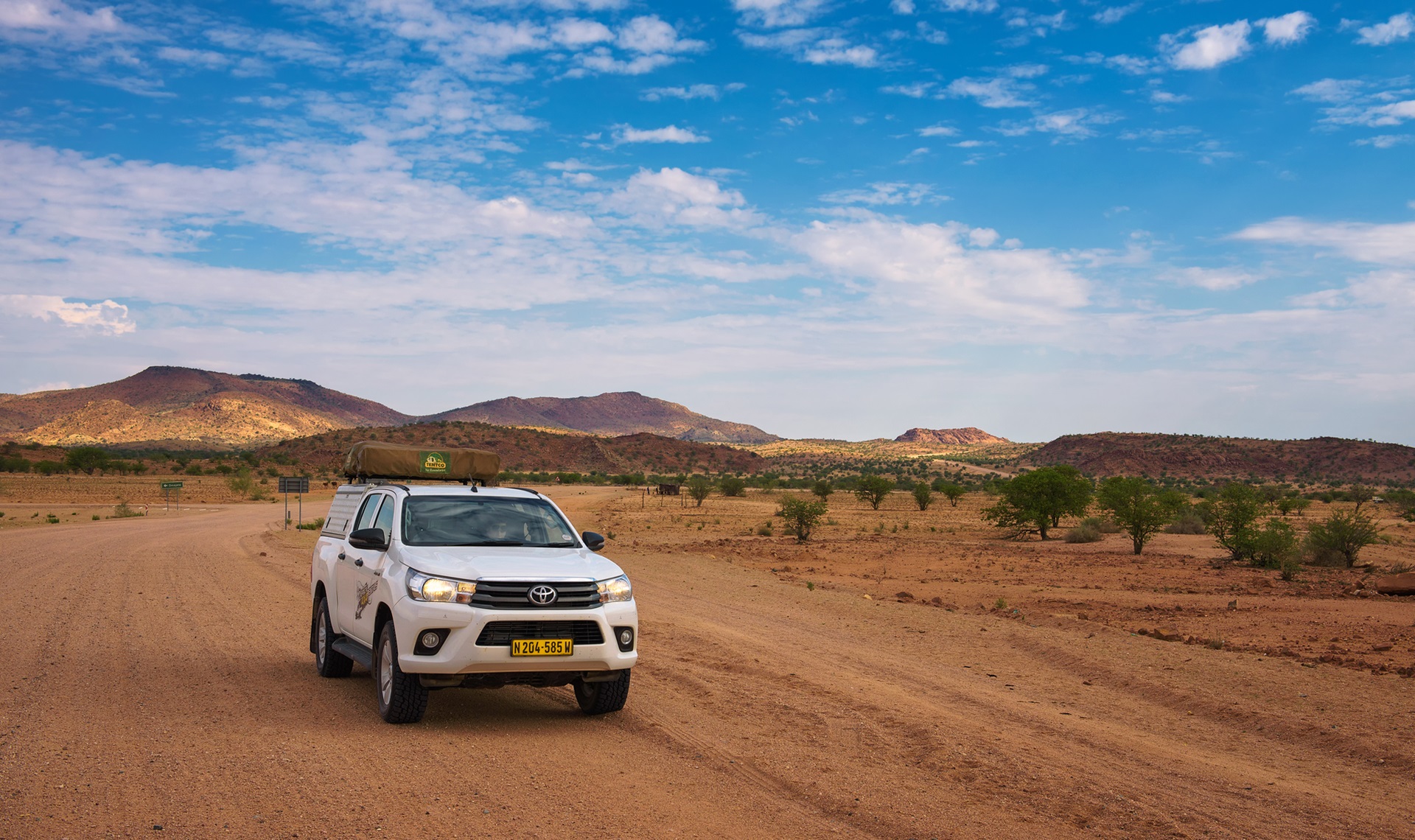 Macchina a Damaraland | #Namibia #viaggigiovani Macchina a Damaraland | Consigli Viaggio Namibia | Viaggigiovani.it