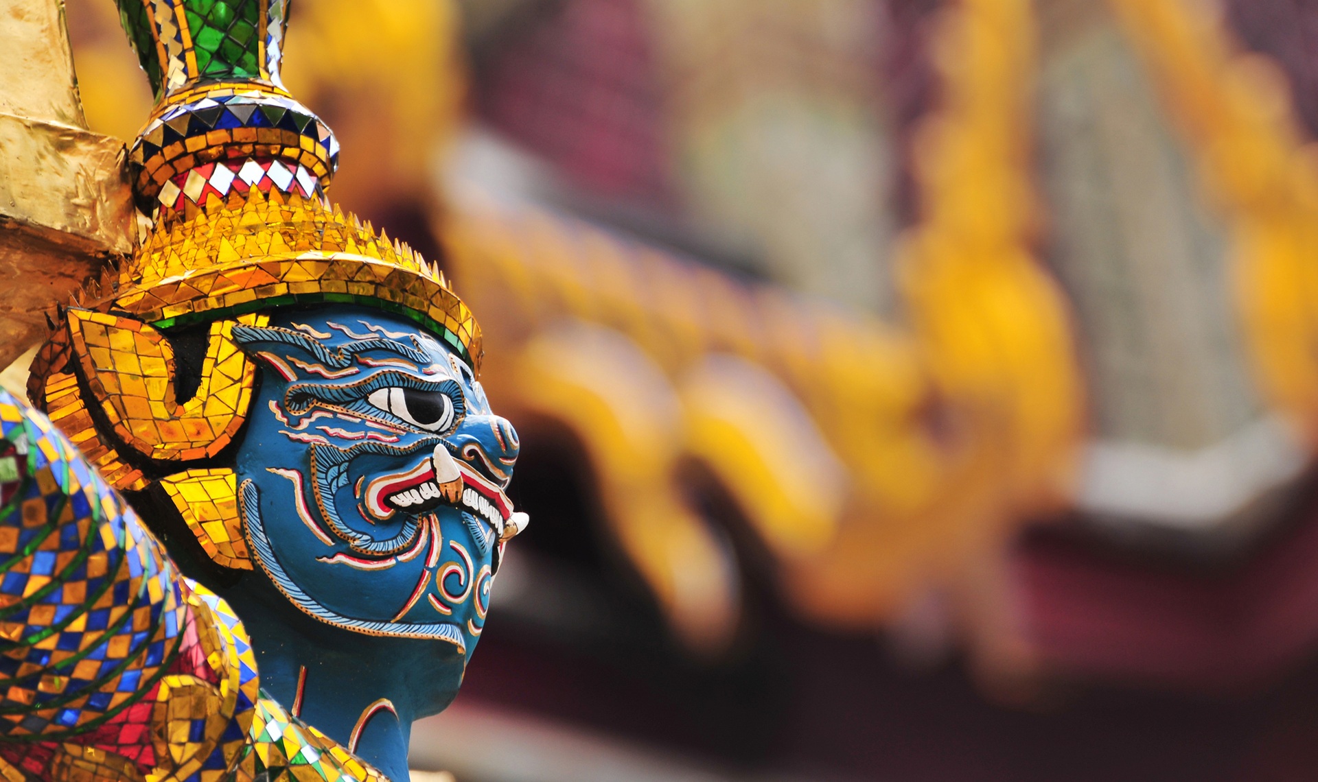 Wat Phra Kaew, il Tempio del Buddha di smeraldo | #Bangkok #viaggigiovani Wat Phra Kaew, il Tempio del Buddha di smeraldo | Viaggigiovani.it