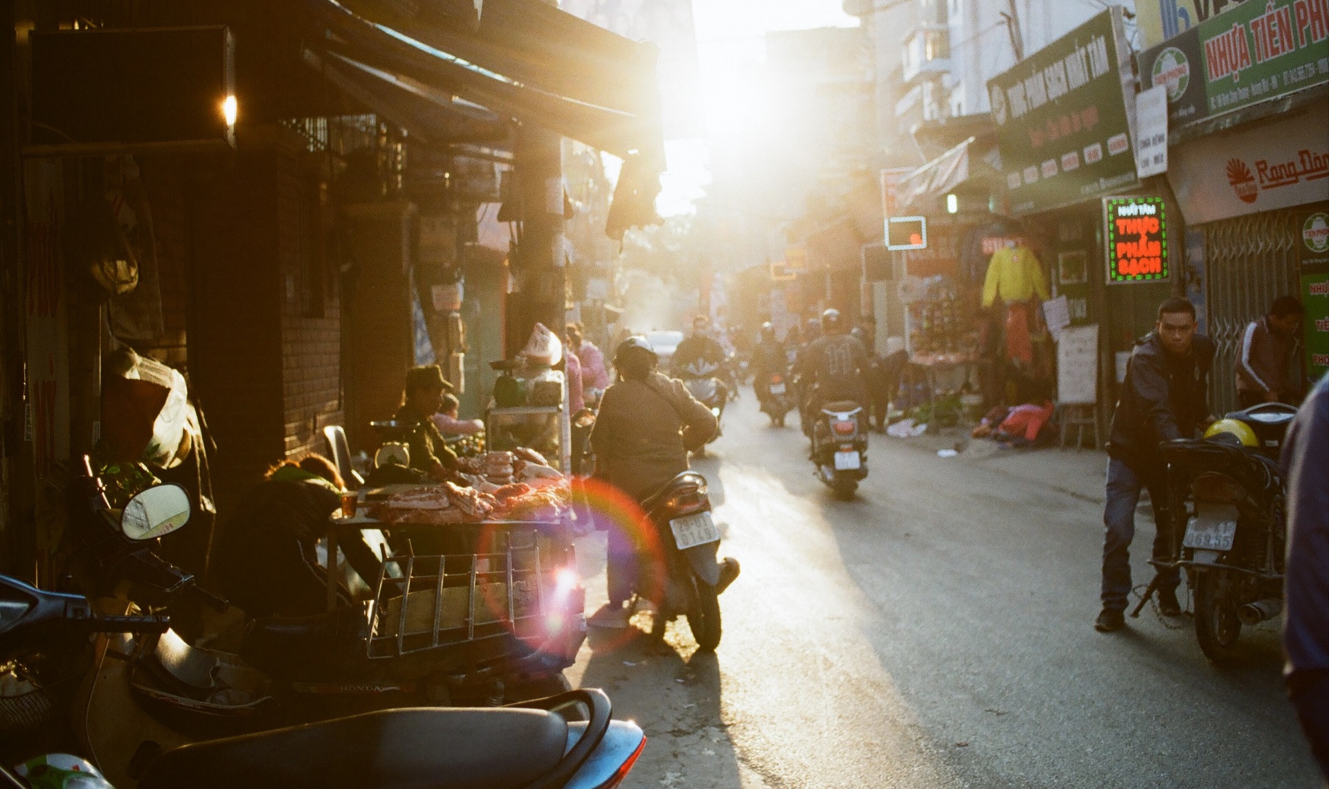 Hanoi | Manh Nghiem on Unsplash | Viaggigiovani.it