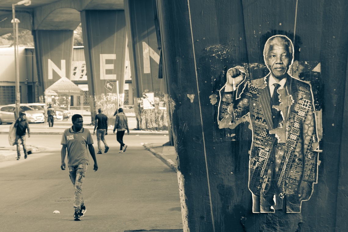 Poster di Nelson Mandela | Gregory Fullard on Unsplash | Viaggigiovani.it