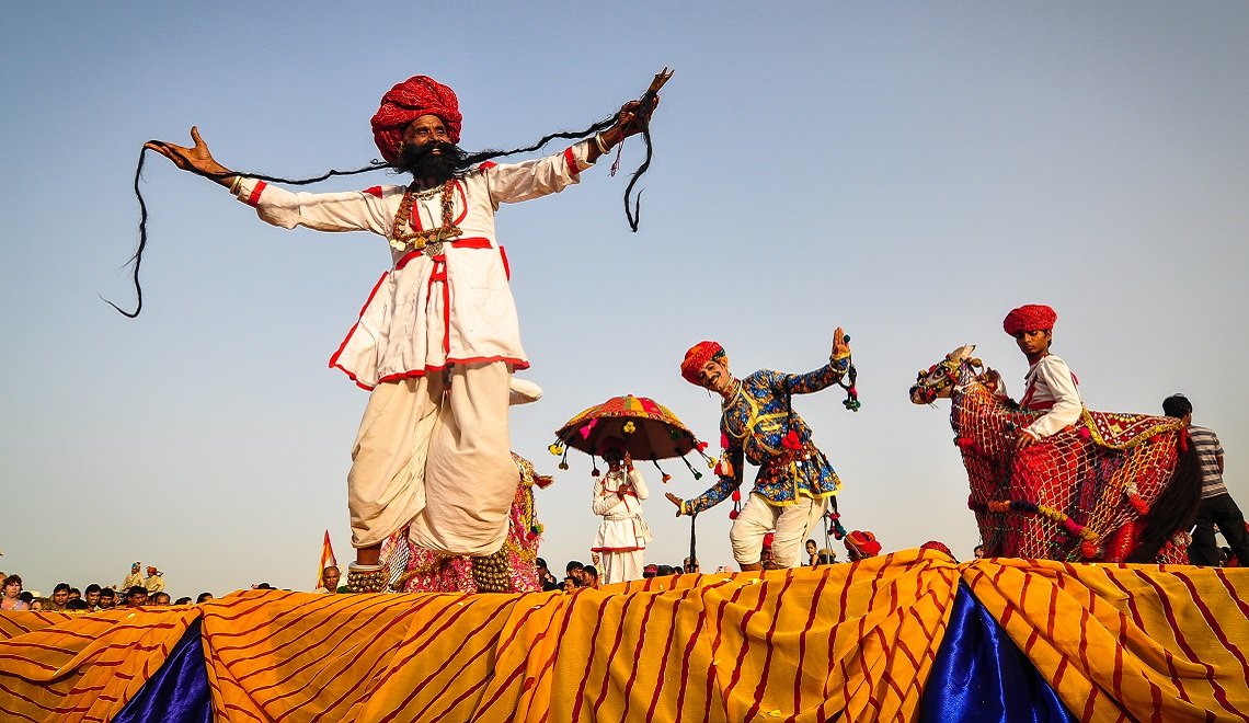 Le danze della Pushakr Camel Fair