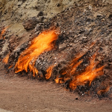 Le fiamme di Yanar Dag | Shevchenko Andray on Canva | Top 5 Azerbaijan
