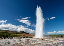 L'alto getto del geysir Strokkur | #viaggigiovani #ViaggiIslanda L'alto getto del geysir Strokkur
