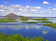 Distesa blu del lago Myvatn | #viaggigiovani #ViaggiIslanda Distesa blu del lago Myvatn