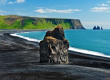 La spiaggia nera di Reynisfjara | #viaggigiovani #ViaggiIslanda La spiaggia nera di Reynisfjara