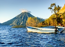 Lungo le sponde del Lago Atitlan