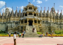 Ranakpur | #ViaggioRajasthan #viaggigiovani Ranakpur | Alexander Schimmeck on Unsplash
