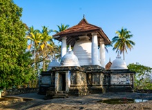 Tempio di Gadaladeniya a Pilimathalawa