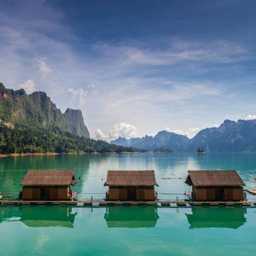 Case galleggianti sul lago Cheow Lan | #viaggigiovani #Thailandia Case galleggianti sul lago Cheow Lan | Top 3 Thailandia