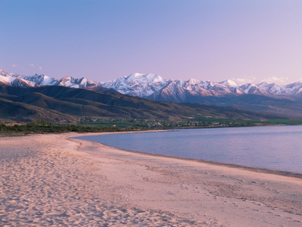 Il Lado Issyk Kul al tramonto | Viaggi in Kirghizistan