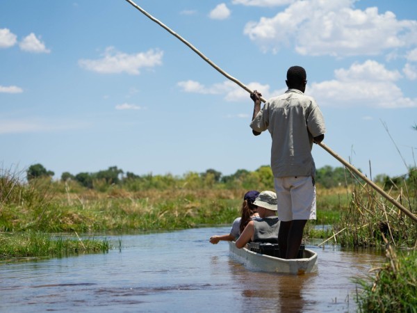 Godersi la tranquillità del Delta dell’Okavango a bordo di un mokoro