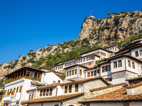 Esplorare a piedi i vicoli e la storia di Berat