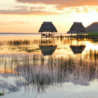 Flores e il lago di Petén Itzà