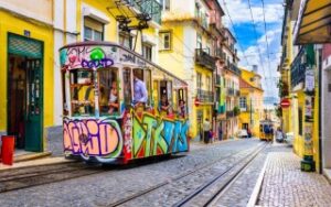 Tram Lisbona | Viaggiare in Portogallo