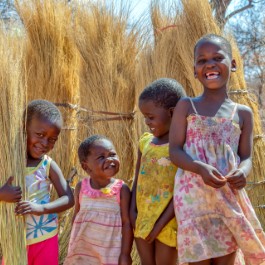 Bambini nel villaggio | Viaggiare in Botswana