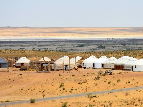 Pernottare in Yurta nella steppa uzbeka