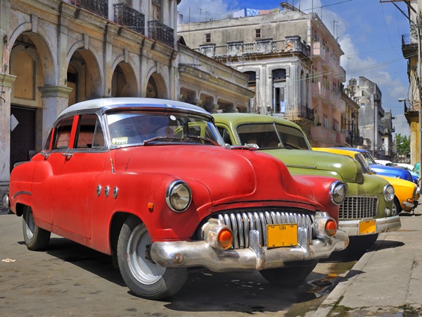 Ammirare l’Havana a bordo di auto d’epoca