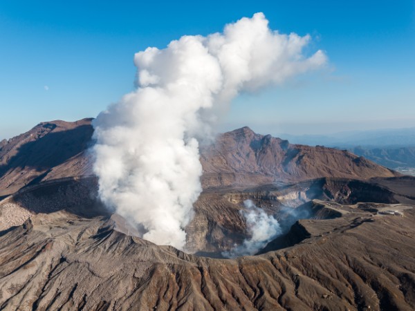 Meravigliarsi di fronte ai colori dell’Aso-san
