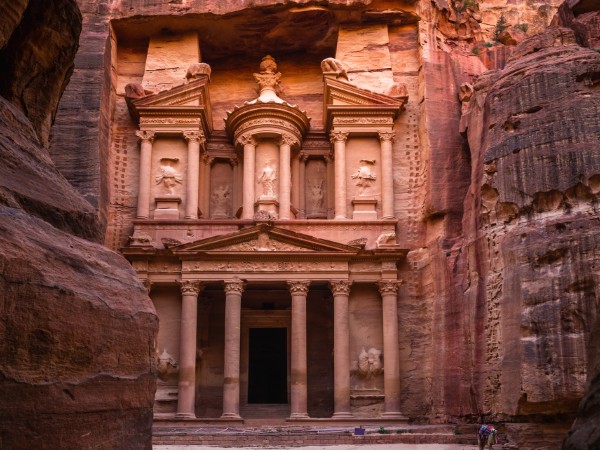 Scoprire la magia millenaria del Tesoro di Petra