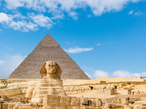 Osservare le piramidi di Giza e la Sfinge
