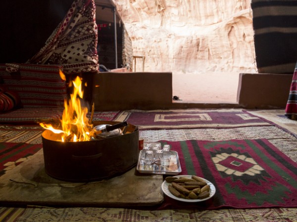 Dormire in un campo tendato nel Wadi Rum