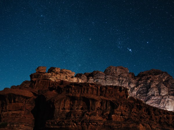 Addormentarsi tra i silenzi del Wadi Rum