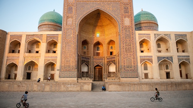 Madrassa Miri Arab Bukhara | Tour Uzbekistan