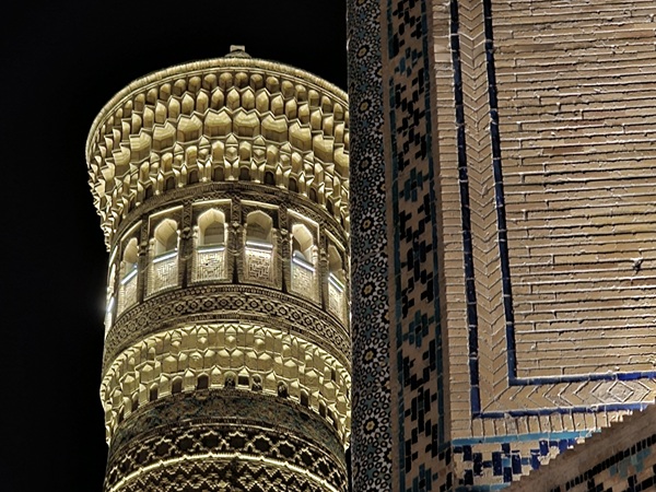 Respirare la magia notturna di Bukhara