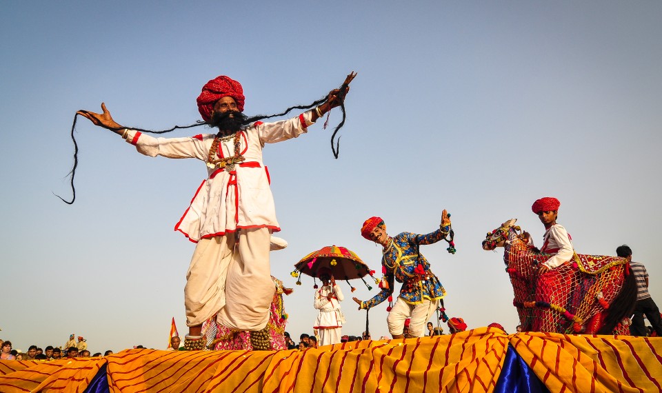 Le danze della Pushakr Camel Fair