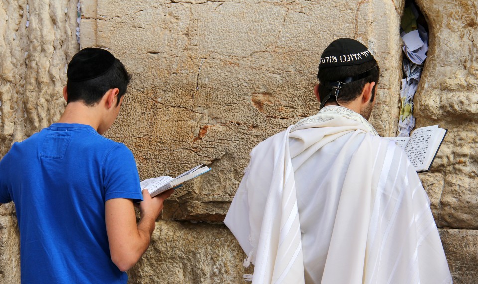 Ragazzi in preghiera al Muro del Pianto, Gerusalemme