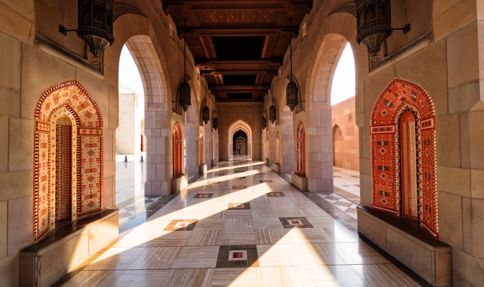 Grande Moschea del Sultano Qaboos | Le 8 imperdibili esperienze per un viaggio in Oman