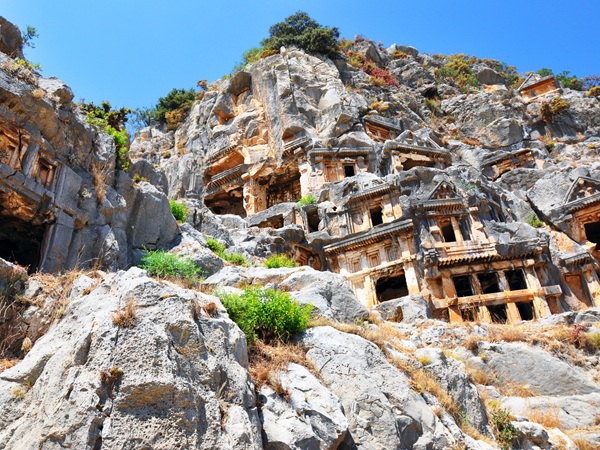 Scoprire le rovine e le tombe rupestri di Myra