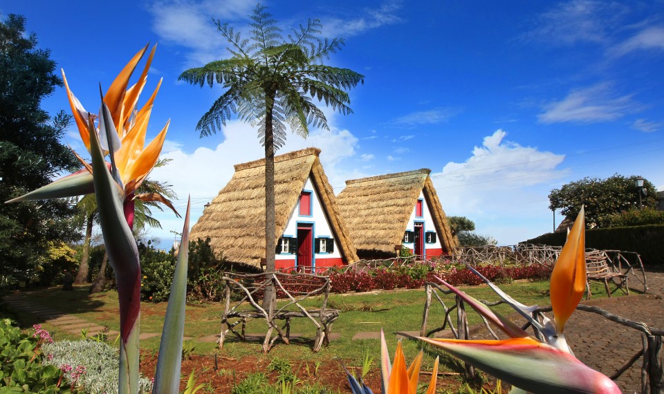 Le tipiche casas do colmo di Santana a Madeira, Portogallo