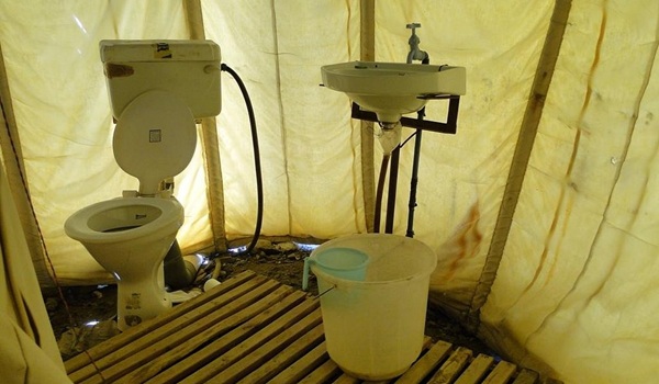 Camping Sarchu bagno | Tour India del Nord