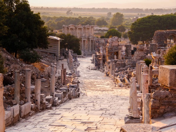 Esplorare Efeso come piccoli archeologi