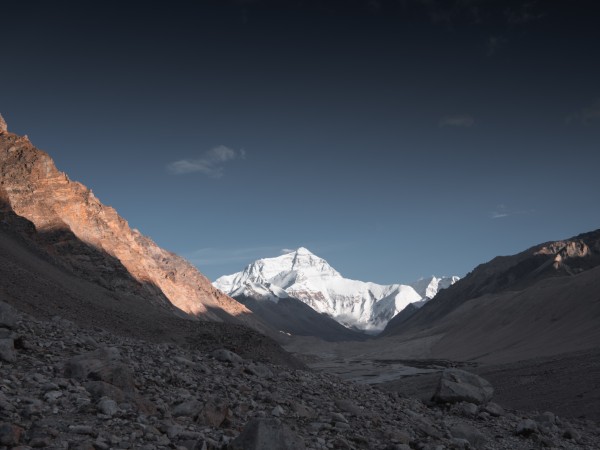 Ammirare la parete nord di sua maestà, l'Everest