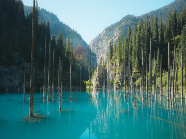 Ammirare le meraviglie del Kazakistan, dal Charyn Canyon al Lago Kaindy