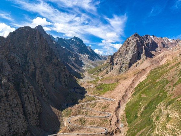 Scoprire le meraviglie nella regione dello Xinjiang della Cina Occidentale