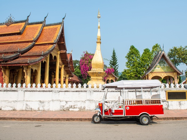 Scoprire in tuk-tuk il ricco patrimonio architettonico di Luang Prabang