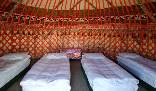 Tamga, Yurta Camera | Tour in Kirghizistan