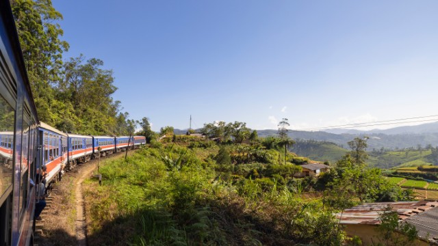 Paesaggio dal treno da Kandy a Nanu Oya | Sri Lanka Viaggi di Famiglia