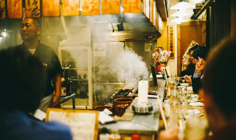 Scena conviviale di un locale tipico giapponese | Cucina Giapponese Tradizionale