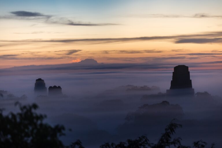 Alba sui templi di Tikal | Viaggi in Guatemala
