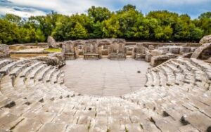 Teatro nel parco archeologico di Butrinto | Viaggiare in Albania