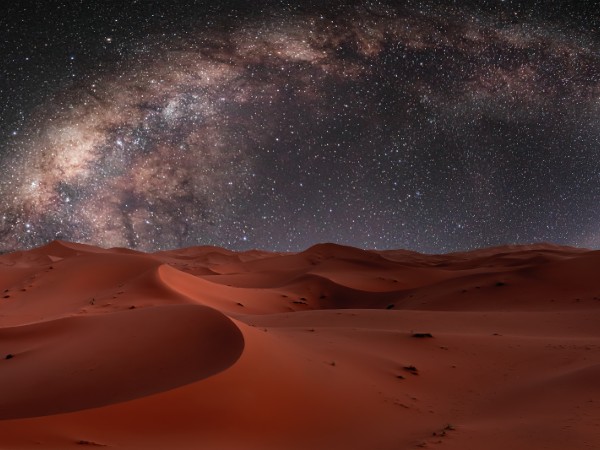 Trascorrere una notte sotto il cielo del Sahara